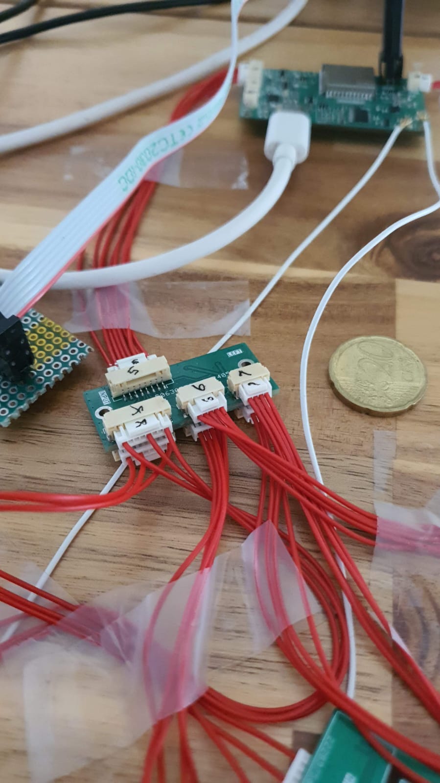 Detector controller board and cable harness